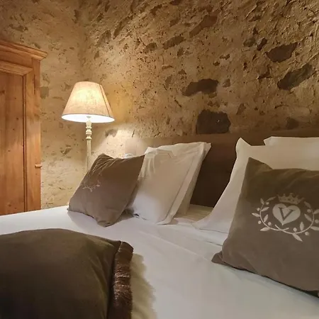 Podere Le Vedute Bed & Breakfast *
