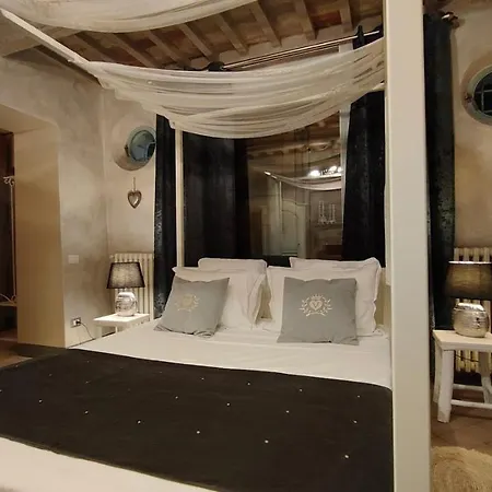 Podere Le Vedute Bed & Breakfast *