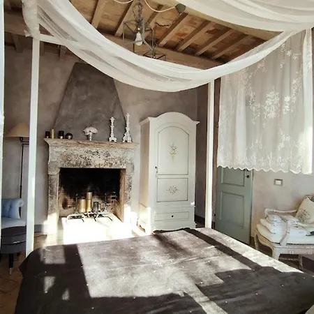 Podere Le Vedute Bed & Breakfast