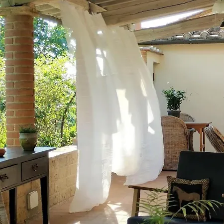 Podere Le Vedute Bed & Breakfast