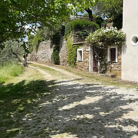 Podere Le Vedute Bed & Breakfast