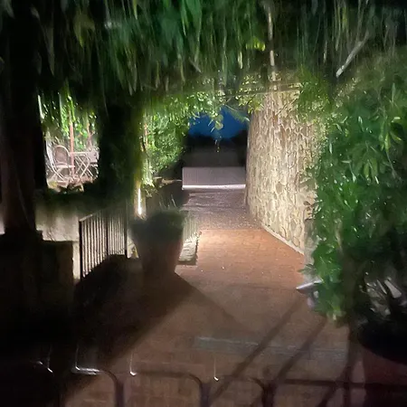 Podere Le Vedute Bed & Breakfast 4*